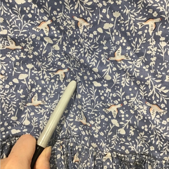 Mini Boden Girls 5-6Y Cross Back Pinafore Dress Blue Bird Print Seascape Cotton - Picture 2 of 6